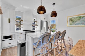 雪櫃、微波爐、焗爐、爐具