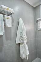 Shower, rainfall showerhead, free toiletries, slippers