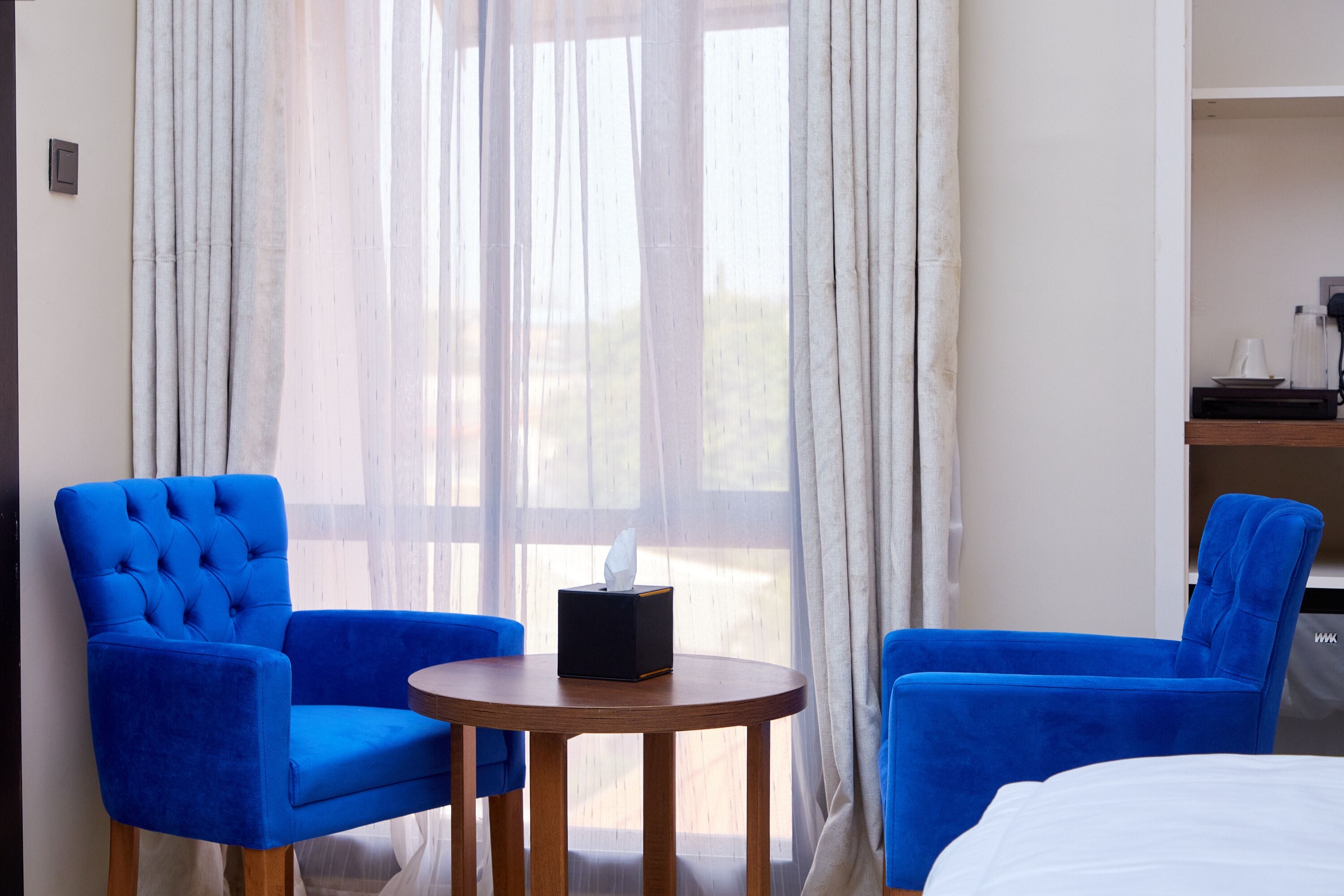 Ropa de cama de alta calidad, colchones con pillow-top y minibar 