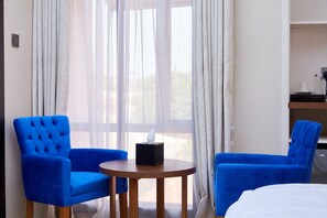 Luxe beddengoed, pillowtop-bedden, een minibar, een kluis op de kamer