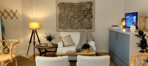 Living area - Newly Remodeled Loft • Walk to Dining • King Suite + Spa Bath (South Padre Island)