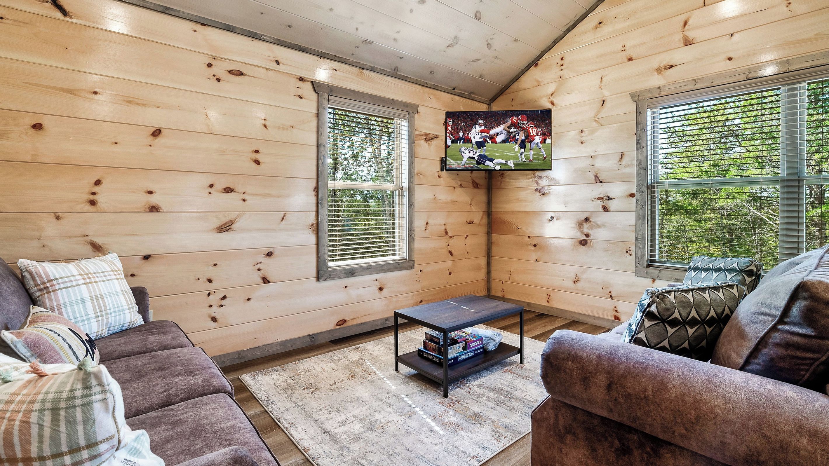 Cabin Bliss | Hot Tub, Games & Scenic Yard Escape - Sevierville, TN