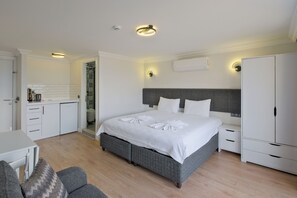 Deluxe Double or Twin Room | Desk, soundproofing, free WiFi, bed sheets - Miralya Rooms (Fethiye)