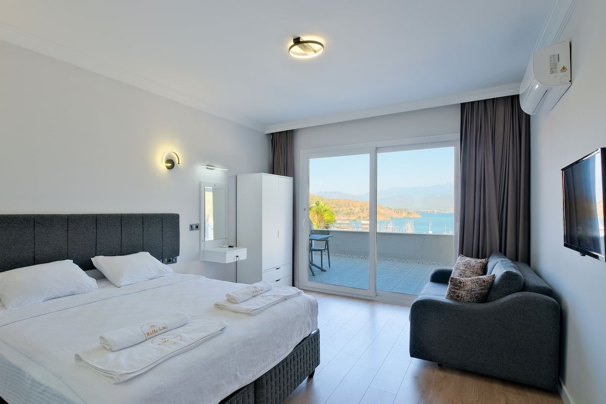 Comfort Double or Twin Room, Sea View | Desk, soundproofing, free WiFi, bed sheets