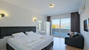 Studio Suite, Sea View | Desk, soundproofing, free WiFi, bed sheets - Miralya Suites (Fethiye)