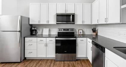 TWO CozySuites Stylish 3BR Downtown Indy