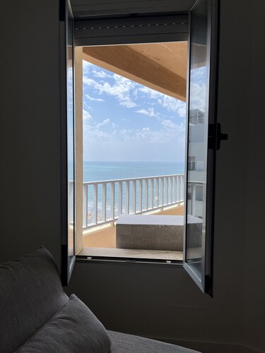 Apartamento primera línea de playa recién reformado