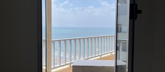 Apartamento primera línea de playa recién reformado