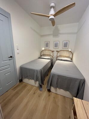 2 bedrooms, iron/ironing board, travel cot, WiFi