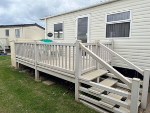 Chalet | Property grounds - 3 Bedroom 6 Berth Pets go Free van With Decking (King's Lynn)