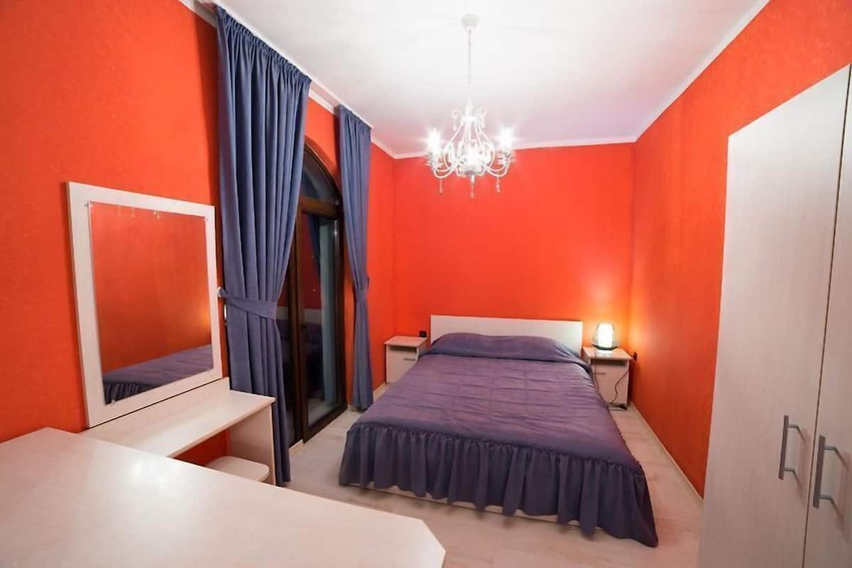 Down duvets, laptop workspace, free WiFi, bed sheets