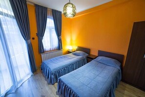 Down comforters, laptop workspace, free WiFi, bed sheets - Kris Hotel (Smolyan)