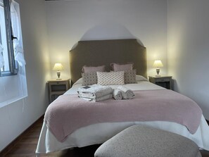 2 bedrooms, desk, iron/ironing board, travel cot