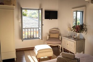 2 bedrooms, desk, iron/ironing board, travel cot - Rural cottage in Riocorvo (riocorvo)