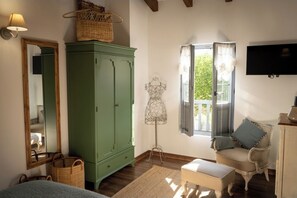 2 bedrooms, desk, iron/ironing board, travel cot