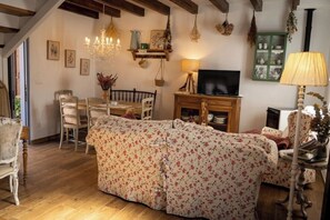 Téléviseur connecté, foyer, livres