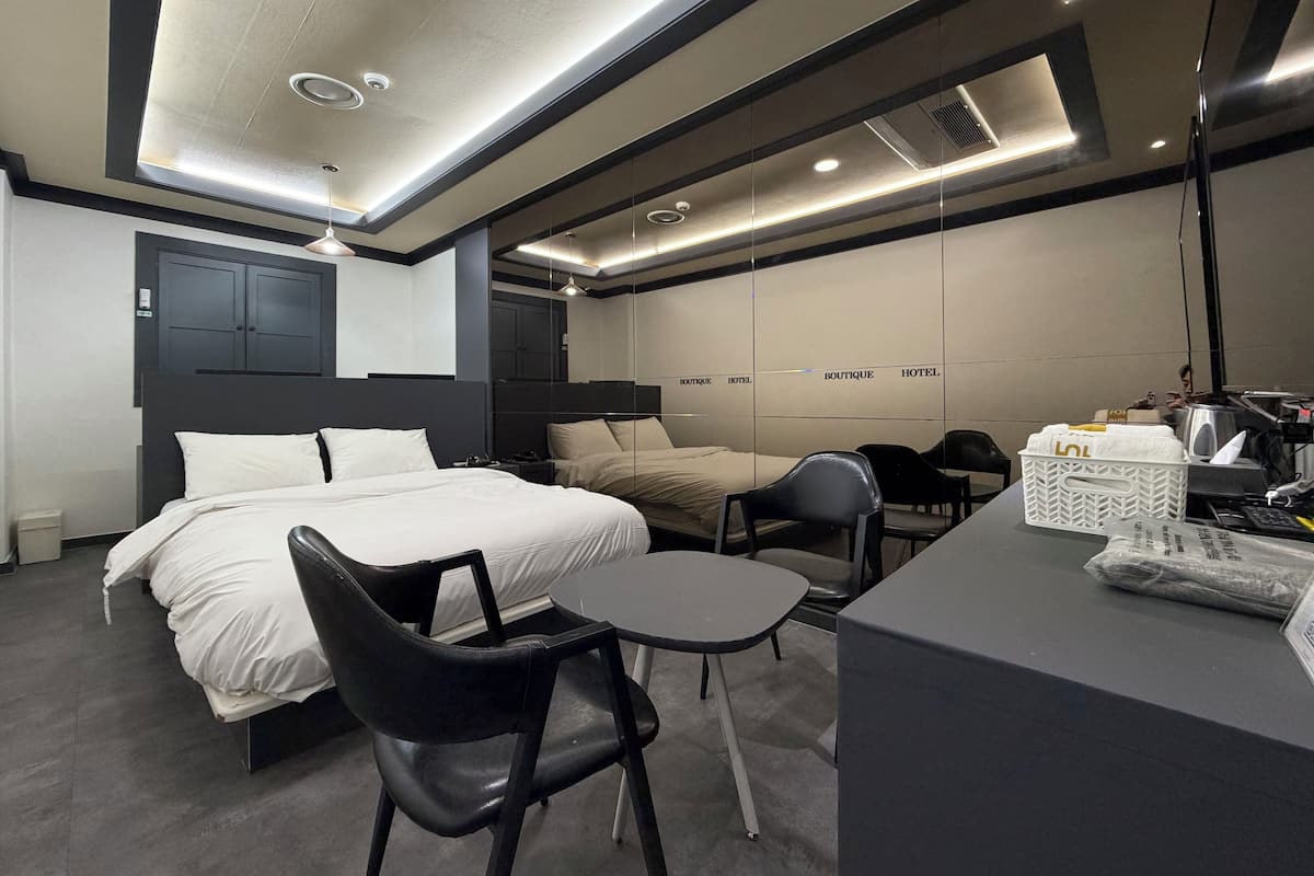 Habitació doble júnior | Roba de llit hipoal·lergògena, cobrellits i minibar gratuït