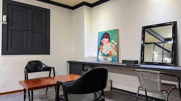 Deluxe Triple Room, Multiple Beds | Hypo-allergenic bedding, down comforters, free minibar, desk