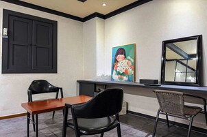 Hypo-allergenic bedding, down duvets, free minibar, desk