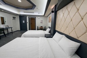 Deluxe Triple No Bathtub with Casual Breakfast | Hypo-allergenic bedding, down duvets, free minibar, desk - Hotel Carlton Incheon Airport Juan (Incheon)