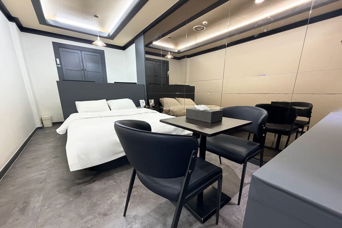 Standard Double Room, 1 Katil Ratu (Queen) | Peralatan tempat tidur hipoalergenik, gebar bulu kapas