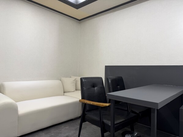 Deluxe Double Room | Peralatan tempat tidur hipoalergenik, gebar bulu kapas 