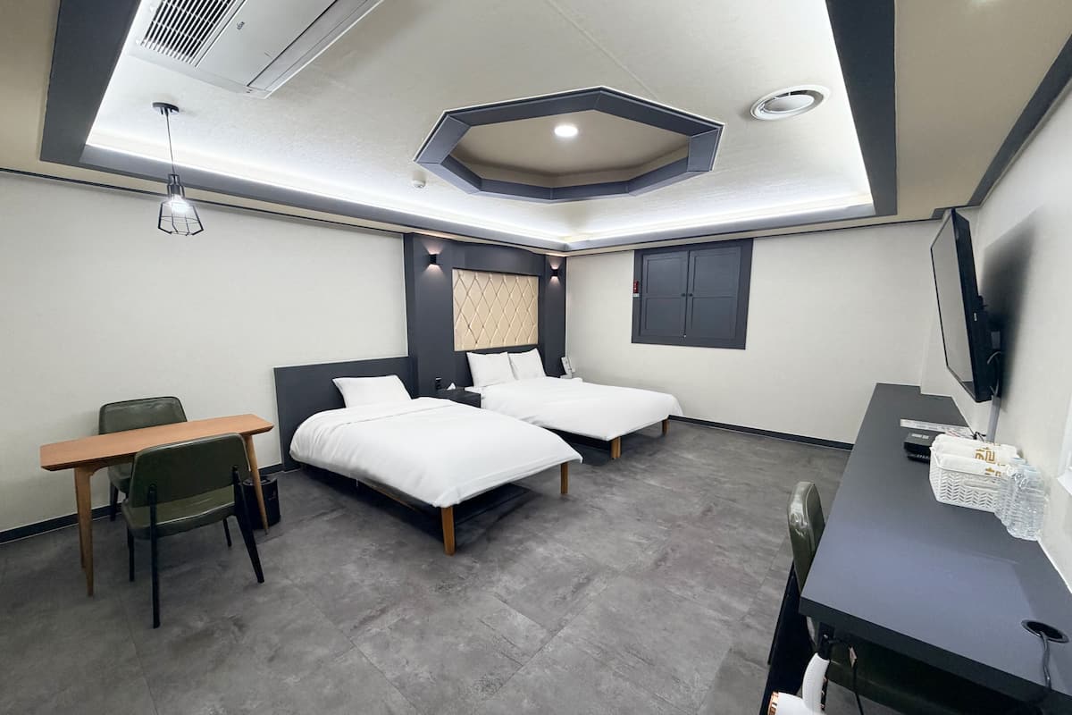 Standard Twin Room | Peralatan tempat tidur hipoalergenik, gebar bulu kapas