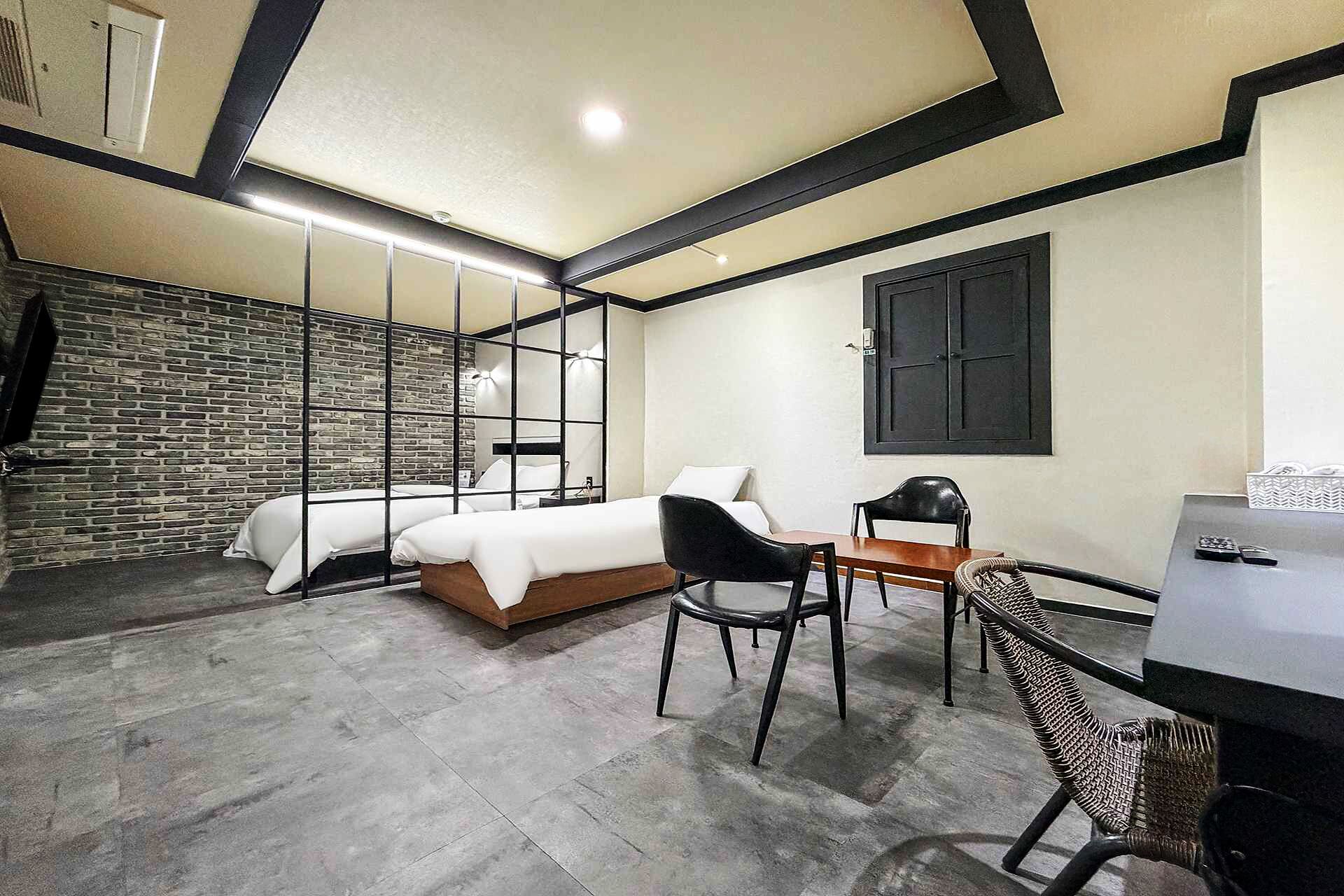 Deluxe Twin Room | Peralatan tempat tidur hipoalergenik, gebar bulu kapas 