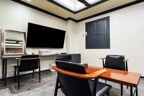 Premier Double + Casual Breakfast | Hypo-allergenic bedding, down duvets, free minibar, desk - Hotel Carlton Incheon Airport Juan (Incheon)