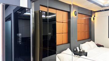 Premier Triple + Casual Breakfast | Hypo-allergenic bedding, down comforters, free minibar, desk