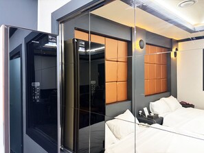 Premier Triple + Casual Breakfast | Hypo-allergenic bedding, down comforters, free minibar, desk - Hotel Carlton Incheon Airport Juan (Incheon)