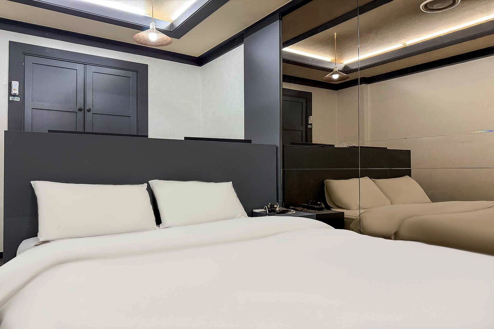 Standard King Room | 防过敏的被褥、羽绒被、迷你吧（备有免费物品）、办公桌