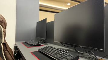 Business Double with 2 Computers + Casual Breakfast | Hypo-allergenic bedding, down comforters, free minibar, desk