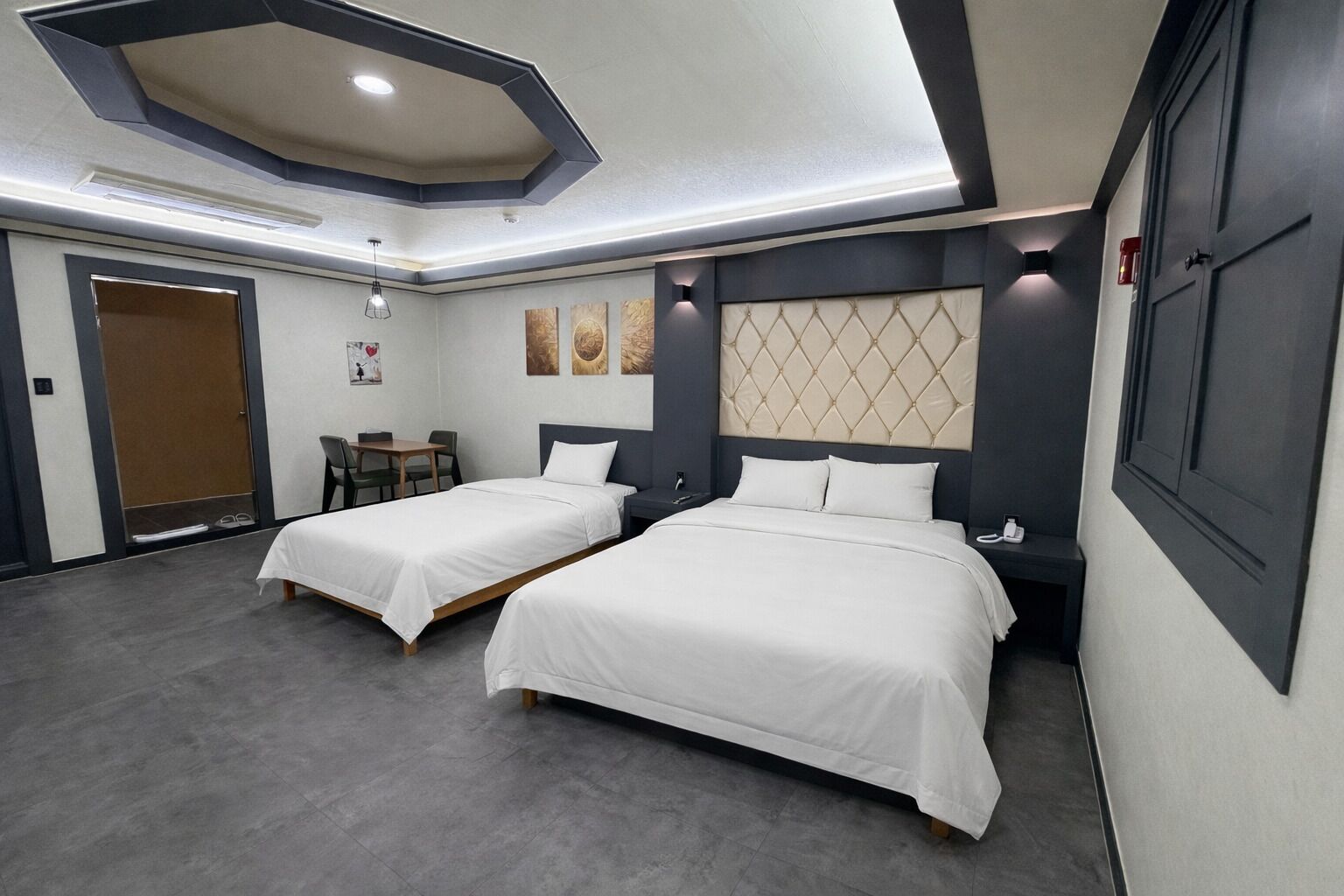 Deluxe Triple No Bathtub with Casual Breakfast | Hypo-allergenic bedding, down duvets, free minibar, desk