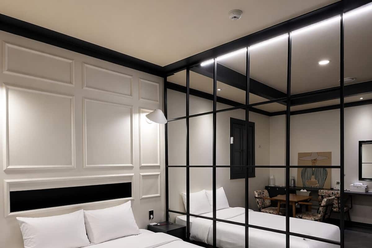 Deluxe Triple Room with Casual Breakfast | Hypo-allergenic bedding, down comforters, free minibar, desk
