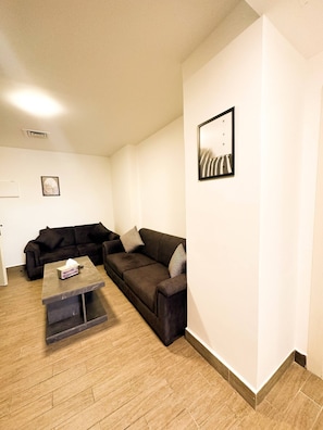 Apartment, 1 Bedroom, Accessible, Smoking | Living area
