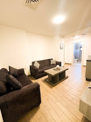 Apartment, 1 Bedroom, Accessible, Smoking | Living area