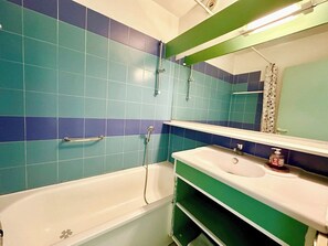 Shower, free toiletries, hair dryer, bathrobes