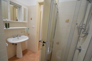 A bathroom with a sink, mirror, and shower. - Villetta Gianira With Shaded Garden and air Conditioning Pt58 (Melendugno)