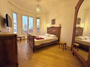 1 bedroom, iron/ironing board, free WiFi, bed sheets - 3 pièces 100m2 balcon centre juan 2 pas des plages (Antibes)