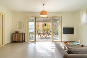 Living room - The Cerulean Villa - The Concord Of Blue And Green! (Kefalonia)