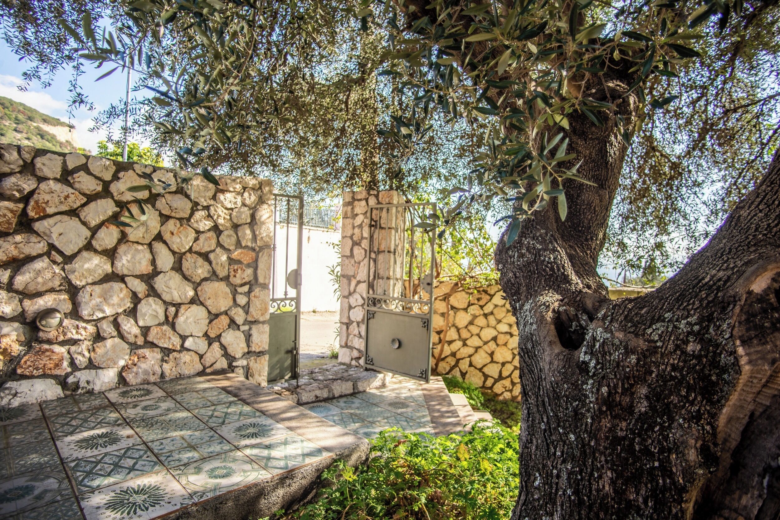 Villa, 5 Bedrooms, Balcony, Garden View | Property grounds
