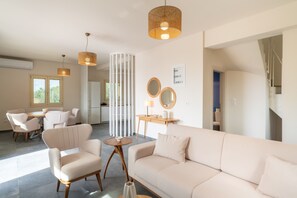 Villa, 5 chambres, balcon, vue jardin | Salle de séjour