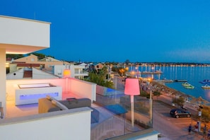 Vila, 5 quartos, piscina particular, vista para a cidade | Praia
