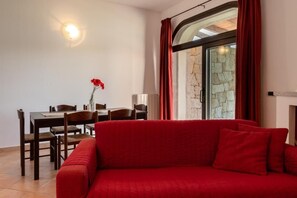 Apartamento, 2 habitaciones, patio | Zona de estar