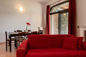 Apartment, 2 Schlafzimmer, Terrasse | Wohnbereich