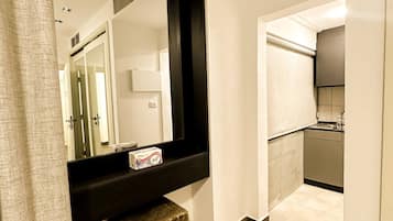 Apartment, 1 Bedroom, Accessible, Smoking | Interior