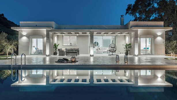 A modern house with a pool, large windows, and outdoor seating. - Melissia Luxury Villa (Zakynthos)