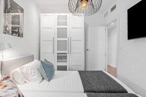 2 slaapkamers, een strijkplank/strijkijzer, gratis wifi, beddengoed