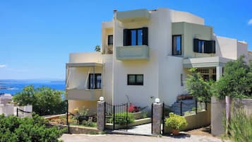 Vila, 3 quartos, para fumantes, sacada | Fachada